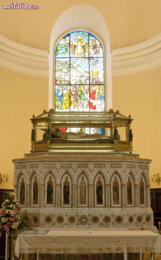 Immagine La mummia di Sant'Ubaldo dentro la Basilica del Santo di Gubbio