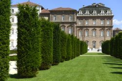 La visita ai giardini reali della Reggia di Venaria in piemonte - © Paolo Bona / Shutterstock.com
