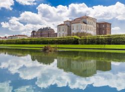 Il Parco e il complesso dei Palazzi della Reggia di Venaria Reale- © Fabio Lotti / Shutterstock.com