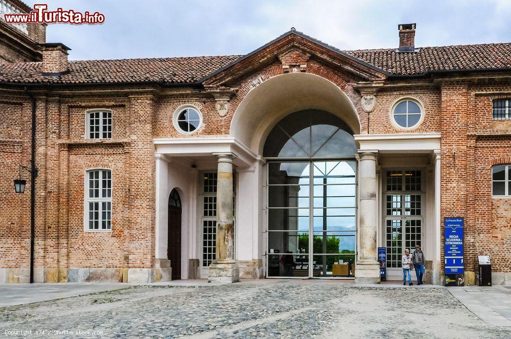 Immagine Ingresso alle Scuderie Juvarriane alla Reggia di Venaria Reale - © s74 / Shutterstock.com