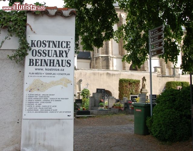 L'ingresso dell'Ossario di Sedlec, frazione appena a 3 km da Kutna Hora