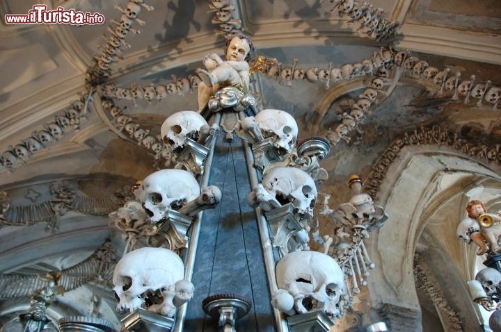 una macabra composizione artistica a Sedlec