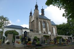 Esterno dell'ossario di Sedlec con la Cattedrale ...