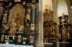 Altari all'interno della Cattedrale di Santa ...