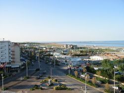 Sottomarina Lido: il lungomare e la grande spiaggia ...