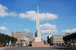 Il monumento alla Libertà di Riga si trova nel Distretto Centrale della capitale della Lettonia