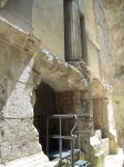 Una colonna romana nei pressi dell'Arco di Druso e Germanico. Si tratta dei resti di un tempio romano che si trovava nei pressi del Foro di Spoletium - © Battlelight - CC BY-SA 4.0, ...