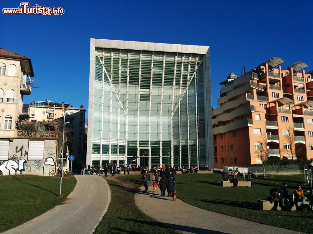 Immagine Il Museo d'Arte Moderna a Bolzano: il Museion si trova in piazza Piero Siena ed è una delle architetture moderne più spettacolari di tutto l'Alto Adige  - © Walber - CC BY-SA 3.0, Wikipedia
