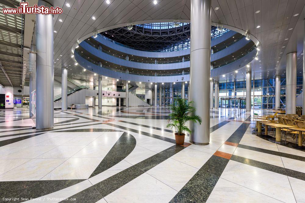 Immagine Interno palazzo Telecom Center isola di Odaiba a Tokyo - © Sean Pavone / Shutterstock.com