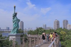 La statua della Libertà di Odaiba e la skyline di Tokyo - © TK Kurikawa / Shutterstock.com