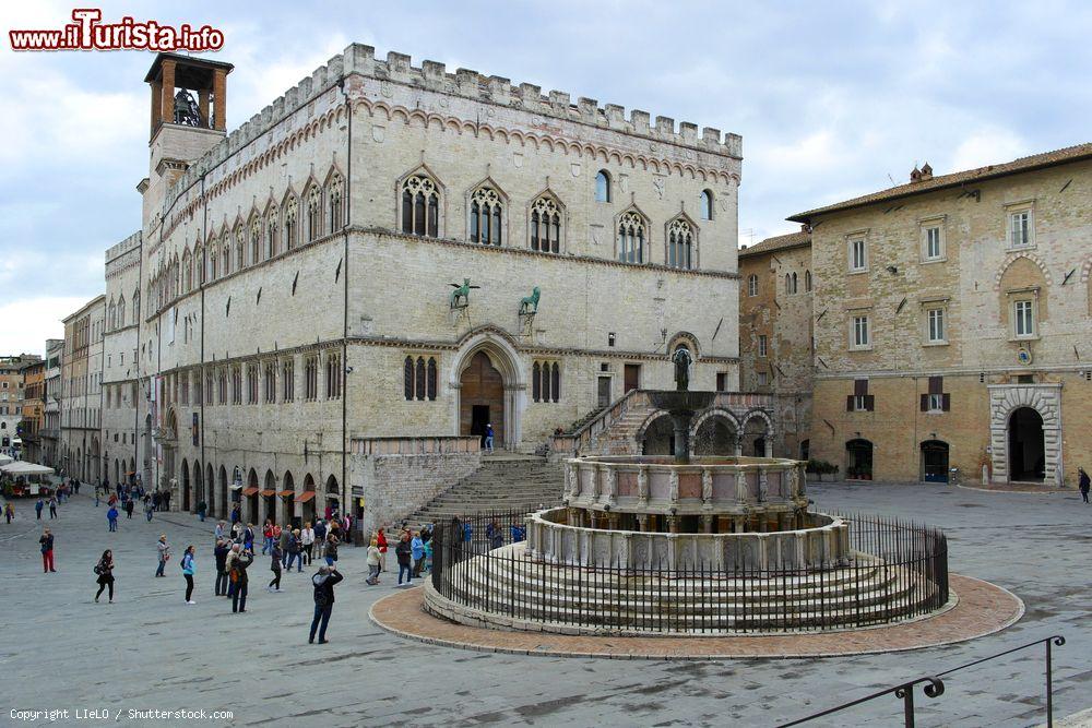 Immagine Il Palazzo dei Priori sede della Galleria Nazionale dell'umbria a Perugia - © LIeLO / Shutterstock.com