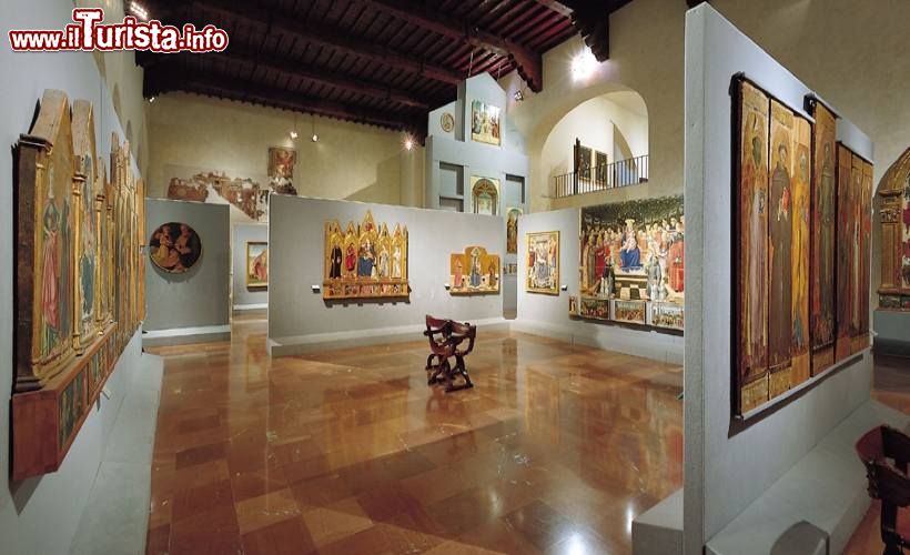 Immagine La visita alla Galleria Nazionale dell'Umbria a Perugia, interno di Palzzo dei Priori - © turismo.comune.perugia.it/