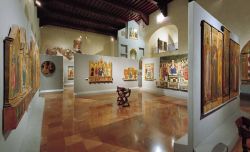 La visita alla Galleria Nazionale dell'Umbria a Perugia, interno di Palzzo dei Priori - © turismo.comune.perugia.it/