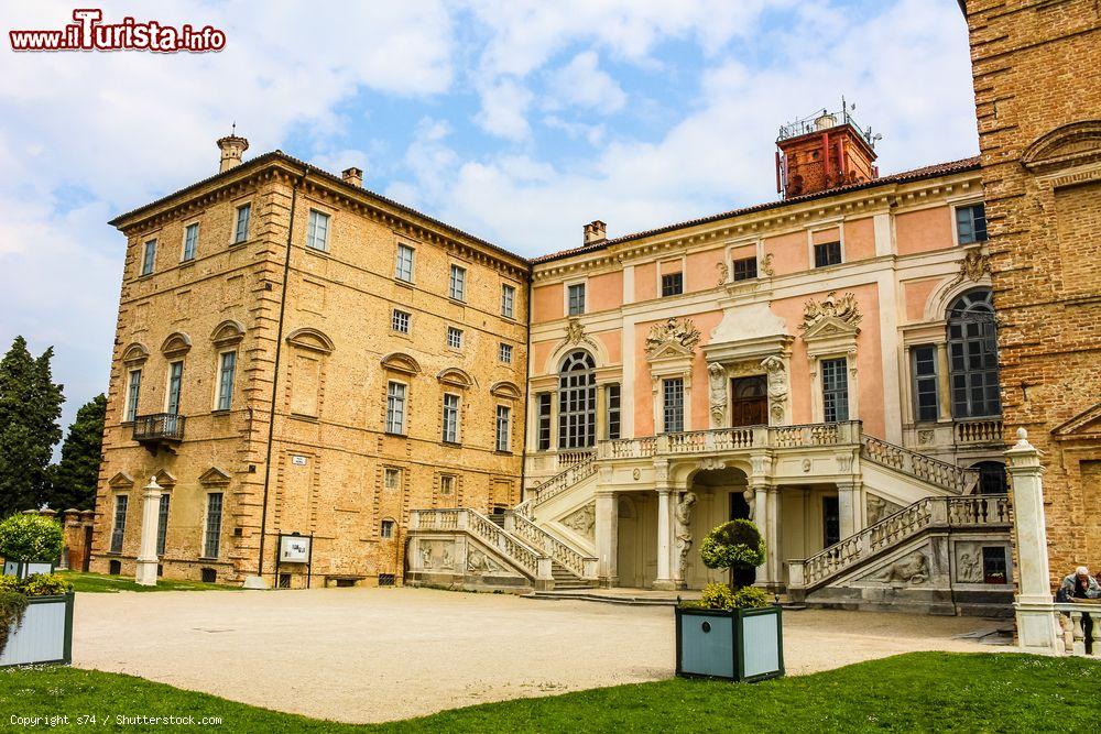 Immagine La Reggia Savoia di Govone, il castello si trova in provincia di Cuneo, in Piemonte - © s74 / Shutterstock.com