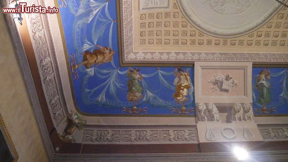 Immagine Ricche decorazioni barocche all'interno del Castello di Govone, Patrimonio UNESCO del Piemonte