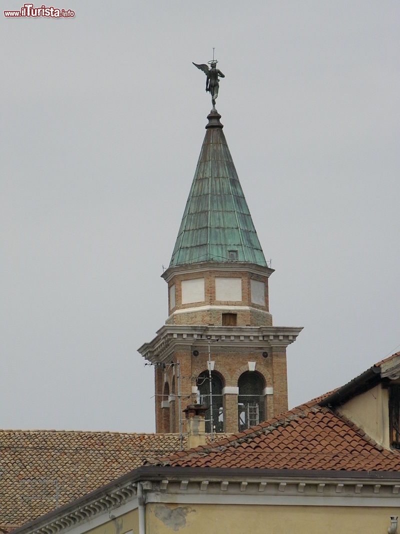 Immagine Il campanile in stile veneziano della chiesa di San Giacomo a Chioggia - © Threecharlie -CC BY-SA 3.0, Wikipedia