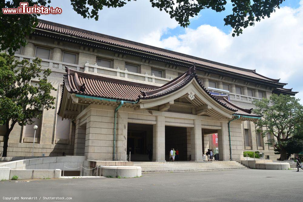 Immagine L'Edificio principale del Museo Nazionale di Tokyo. Siamo nel Parco Ueno, nel centro della capitale del Giappone - © Nonnakrit / Shutterstock.com