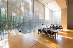 Interno della galleria del tesoro del tempio di Hōryū-ji Museo Nazionale di Tokyo - © Alexander A.Trofimov / Shutterstock.com