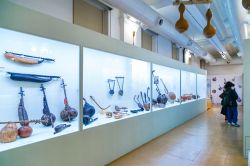 La Galleria Giapponese, fa parte del complesso del Museo Nazionale di Tokyo: ecco una serie di storici strumenti musicali - © cowardlion / Shutterstock.com