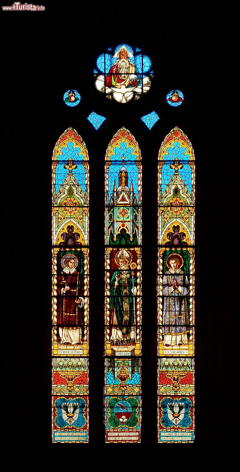 Immagine Una vetrata della Cattedrale di Gubbio in Umbria