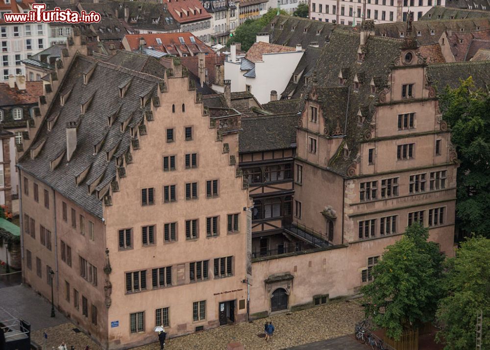 Immagine L'edificio storico che ospita il Museo de l'Œuvre Notre-Dame. Siamo a Strasburgo, in Francia. - © Franz Roth - CC BY-SA 3.0, Wikipedia