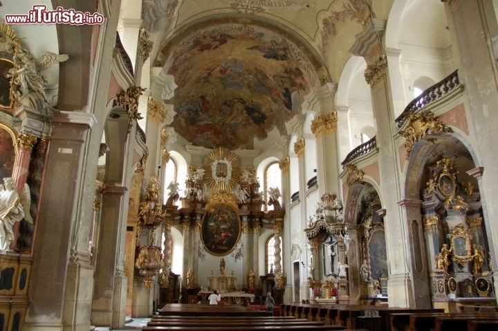 Interno della chiesa barocca della Vergine della Neve a Olomouc