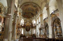 Interno della chiesa barocca della Vergine della ...