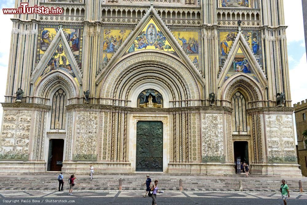 Immagine Portali di ingresso del Duomo di Orvieto in Umbria - © Paolo Bona / Shutterstock.com