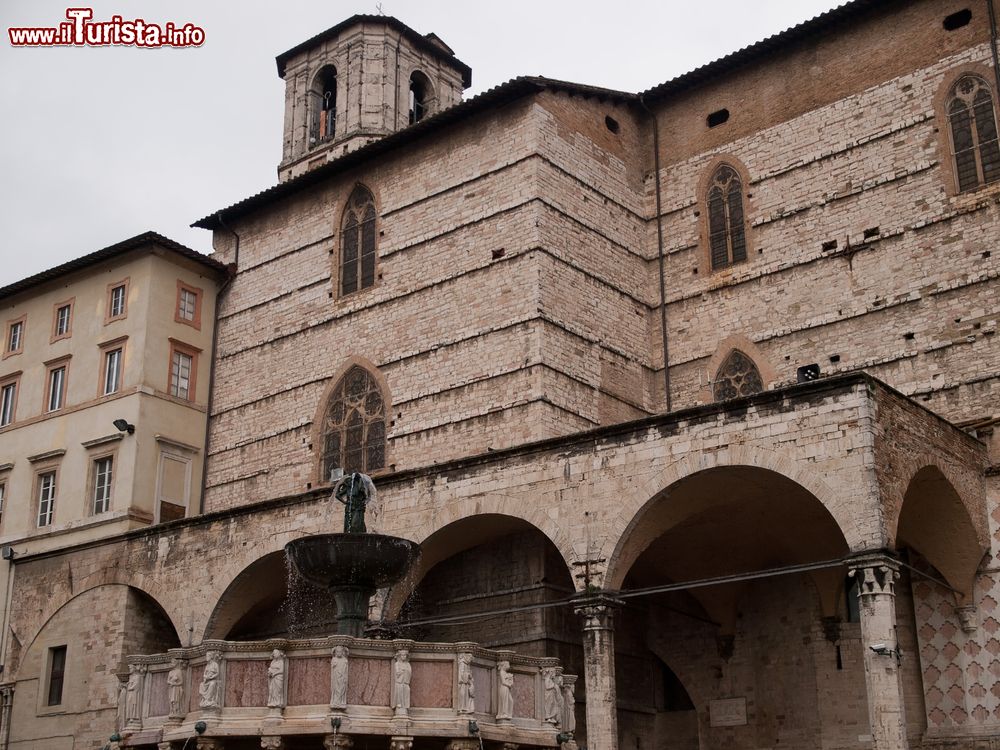Immagine Il fianco di sinistra della Cattedrale di San lorenzo a Perugia