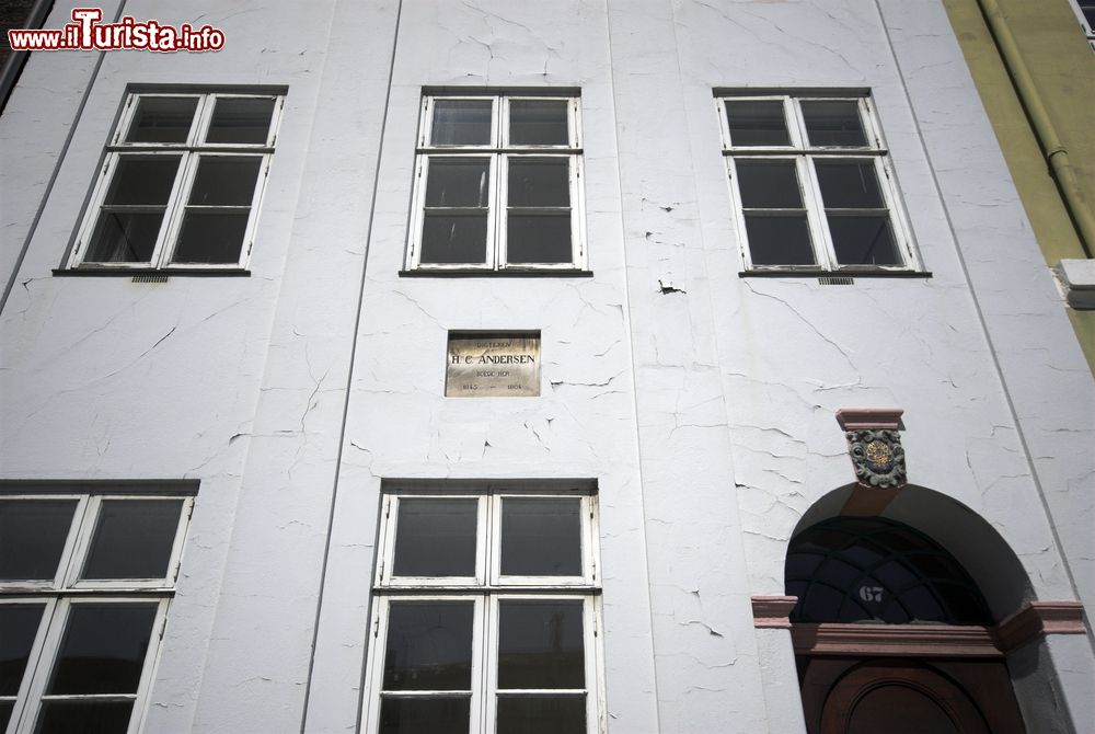 Immagine La casa di Hans Christian Andersen a Nyhavn, Copenhagen, Danimarca. Il poeta visse qui dal 1845 al 1864.