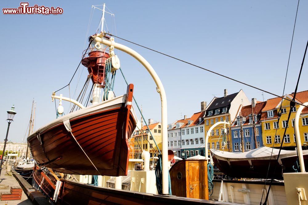Immagine Le banchine di Copenaghen fotografate in una calda giornata estiva, Danimarca.