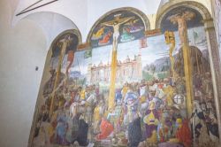 L'affresco della Crocifissione di  Giovanni Donato Montorfano presso il Cenacolo VInciano di Santa Maria Delle Grazie a Milano - © Benny Marty / Shutterstock.com