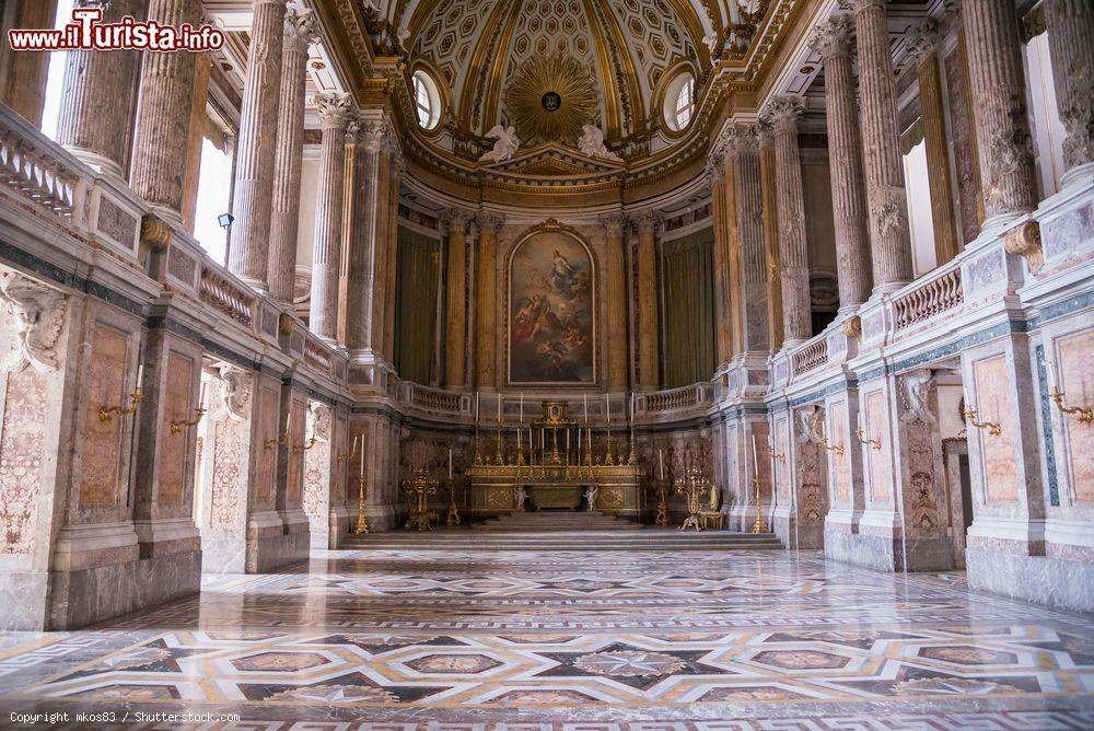 Immagine La Cappella Palatina all'interno della Reggia di Caserta, in Campania - © mkos83 / Shutterstock.com