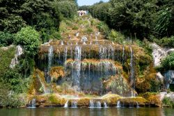 La grande fontana del parco della Reggia di Caserta in Campania