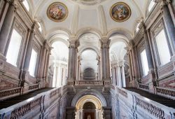 Scalinata interno della Reggia di Caserta, in Campania