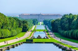 Panorama della Reggia di Caserta, il Palazzo Reale più grande del mondo