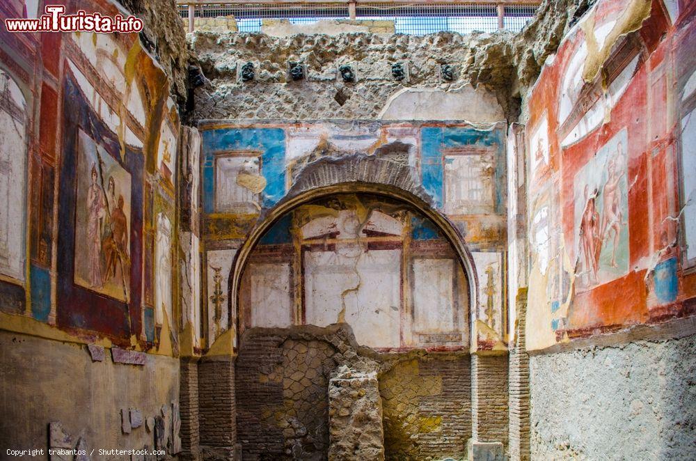 Immagine Affreschi in una casa romana, scavi archeologici di Ercolano, vicino a Napoli - © trabantos / Shutterstock.com