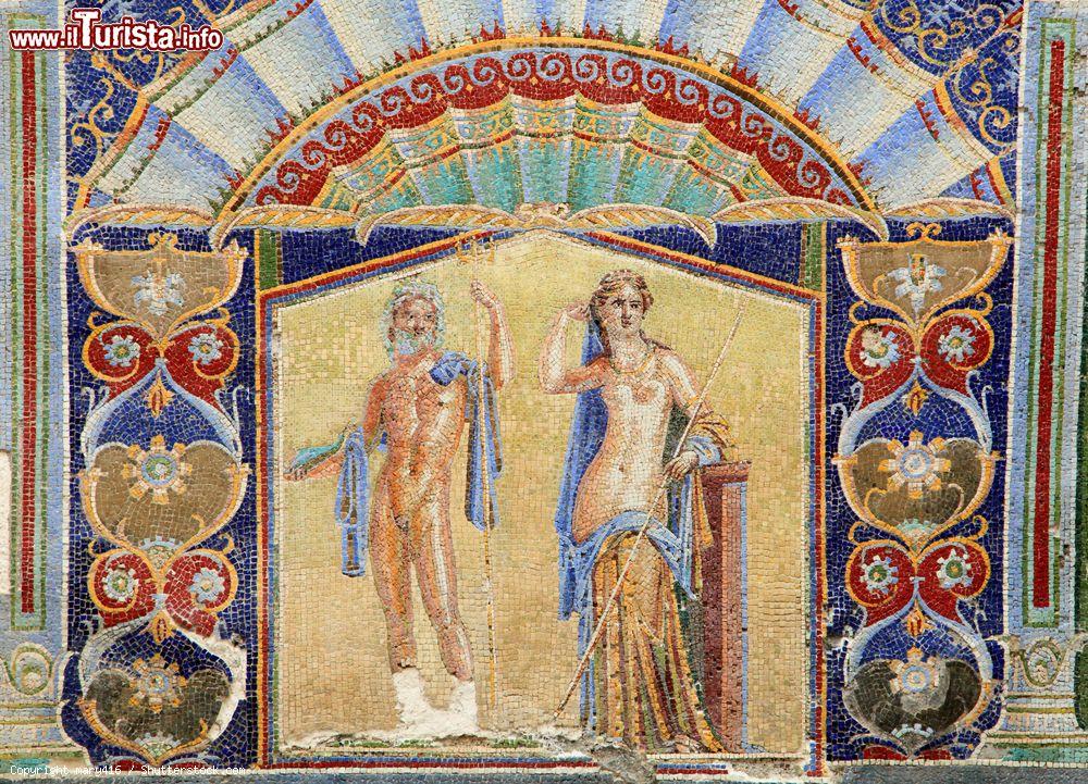 Immagine Ercolano scavi: il famoso mosaico di Nettuno ed Anfitrite, che conserva i colori originari - © mary416 / Shutterstock.com