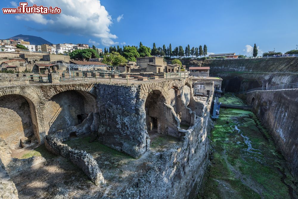 Immagine Gli scavi delle rovine romane di Ercolano distrutta dal Vesuvio