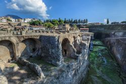 Gli scavi delle rovine romane di Ercolano distrutta dal Vesuvio