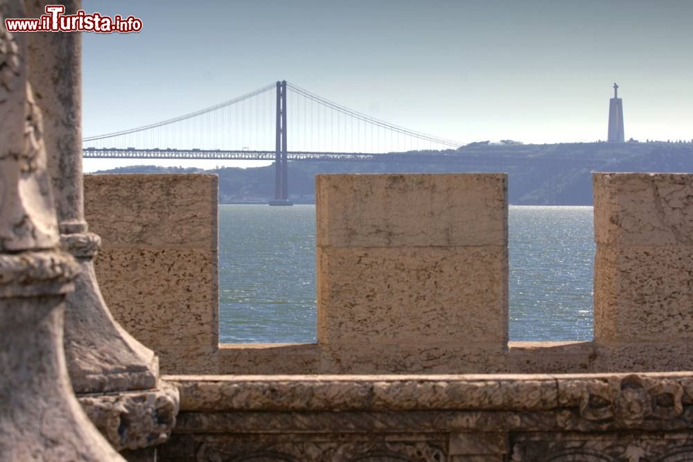Immagine I merli della Torre di Belém, il Ponte 25 de Sbril e la statua del Cristo-Rei a Lisbona - foto © Turismo de Lisboa