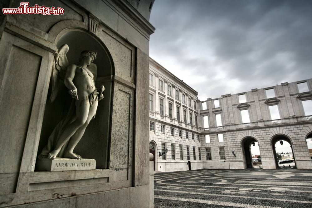 Immagine Ajuda (Lisbona): l'interno del Palácio Nacional da Ajuda, antica residenza della Famiglia Reale portoghese sulla collina che sovrasta il quartiere di Belém - foto © Turismo de Lisboa