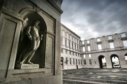 Ajuda (Lisbona): l'interno del Palácio Nacional da Ajuda, antica residenza della Famiglia Reale portoghese sulla collina che sovrasta il quartiere di Belém - foto © Turismo ...