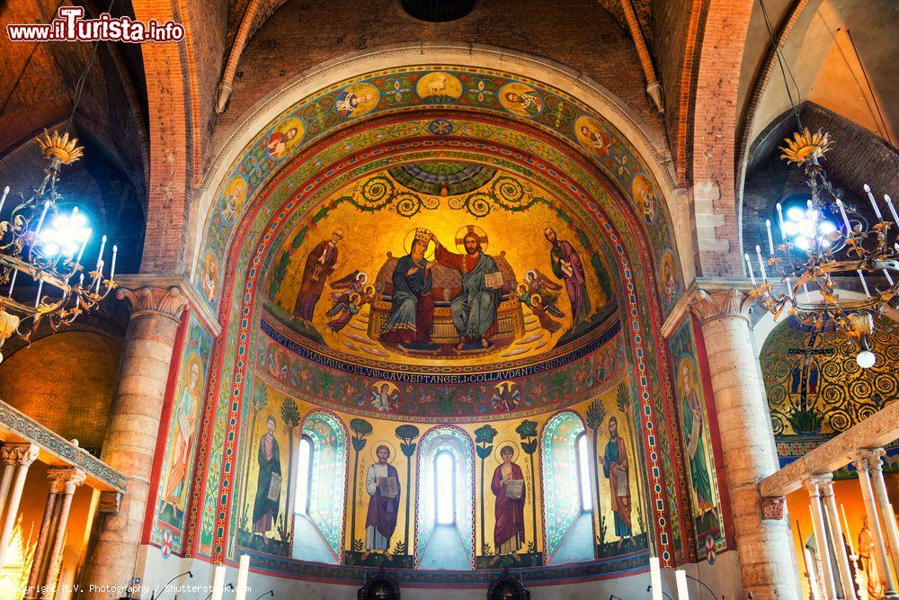 Immagine Abside della cattedrale metropolitana di Santa Maria Assunta in Cielo e San Geminiano a Modena - © M.V. Photography / Shutterstock.com