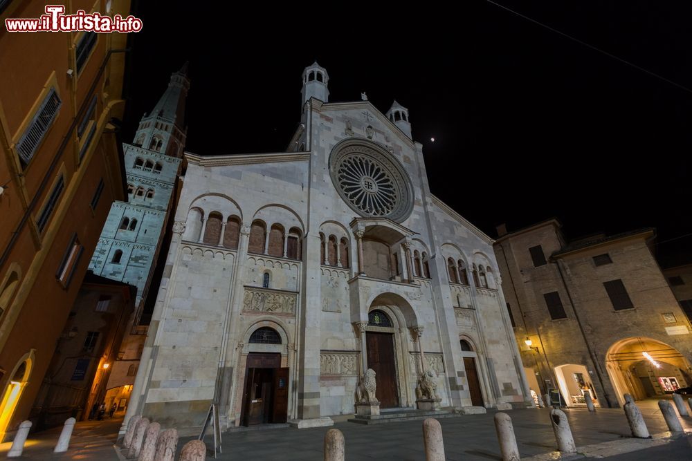 Immagine Una fotografia notturna del Duomo di Modena