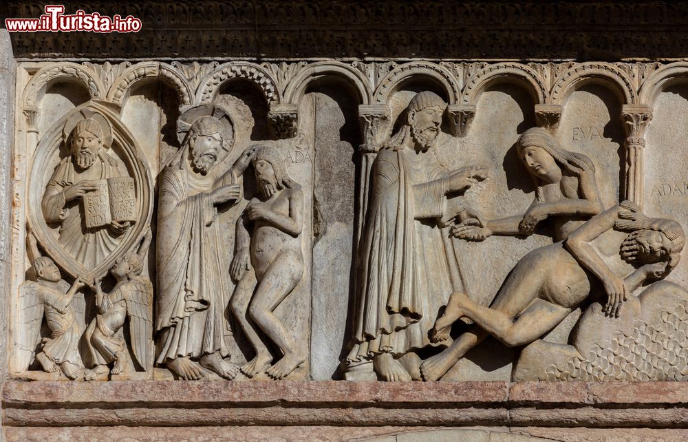 Immagine Una delle quattro lastre dei Rilievi della Genesi  sulla facciata del Duomo di Modena