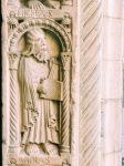 Duomo di Modena, il dettaglio del Portale Maggiore con figura di un profeta