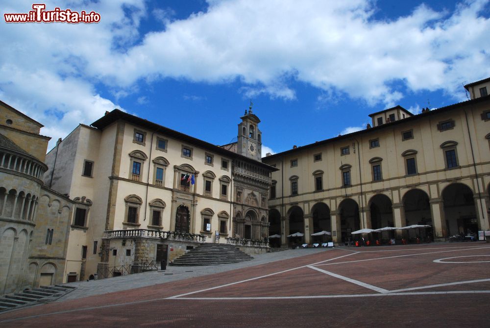 Immagine La piazza del film la Vita è Bella di Benigni: siamo in Piazza Grande ad Arezzo