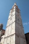 La grande torre della Ghirlandina si trova sul retro del Duomo in centro a Modena