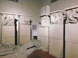 Il museo Lapidario di Modena, alcune Metope e un Leone